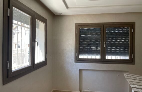 Comment choisir la bonne couleur de fenêtre en PVC pour une maison à Marrakech ?